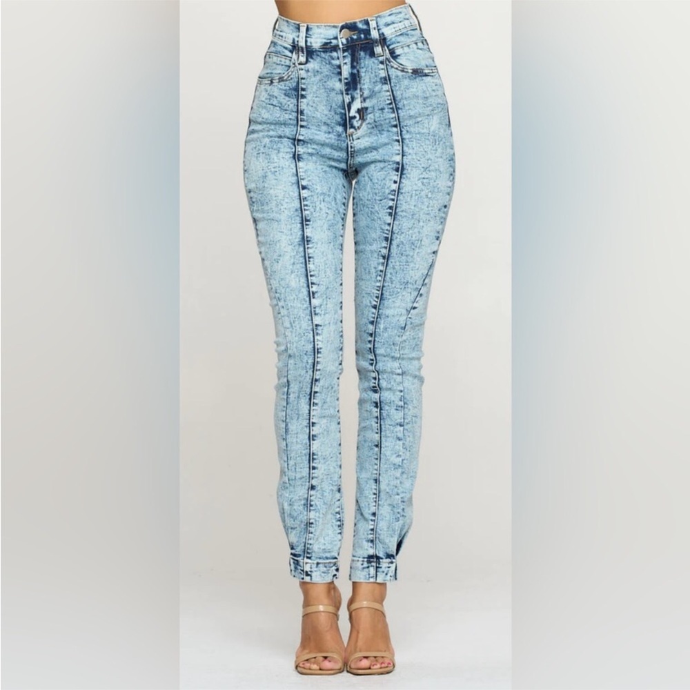 Blue Turtle Bottoms Up High-Waisted Acid Wash Jegging Jeans